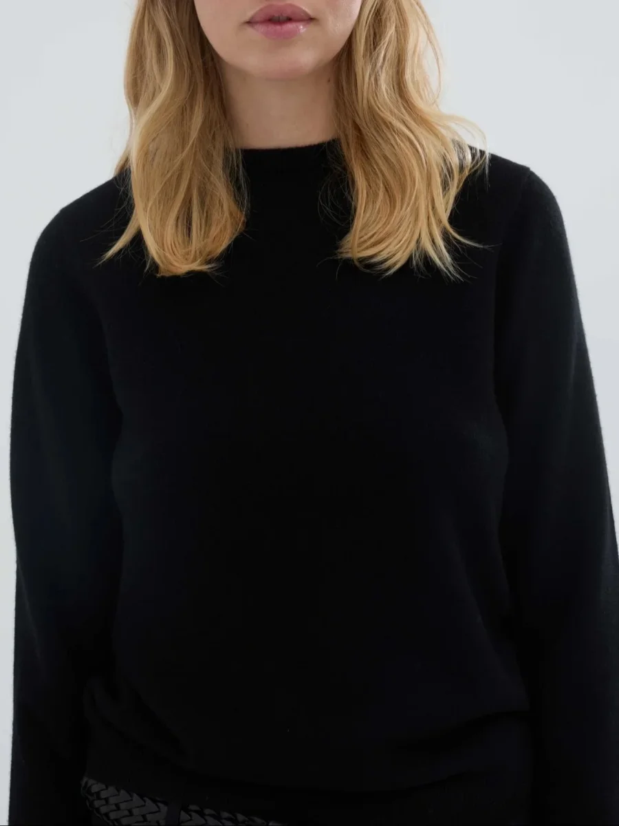 Women's Fitted Roundneck - Black - Image 2
